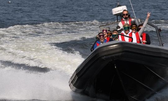 Alquile un bote inflable rígido en Estocolmo, Suecia