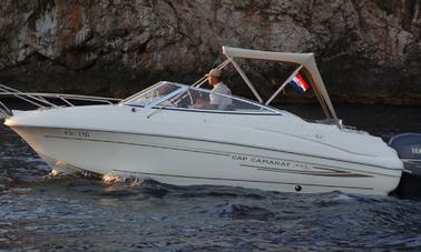 Iate a motor Charter 21' Jeanneau Cap Camarat 635 DC em Dubrovnik, Croácia