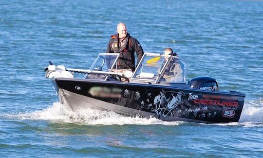 Cartas de pesca comandadas em Turku, Finlândia, em Bass Boat