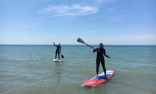 Aproveite o aluguel e as aulas de stand up paddle em Ostia, Roma