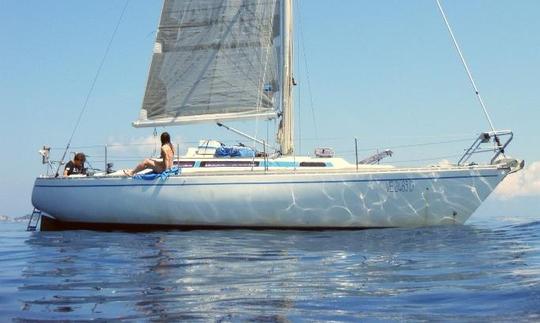 Charter Beneteau Cyclades 43.4 Cruising Monohull in Puglia, Italy