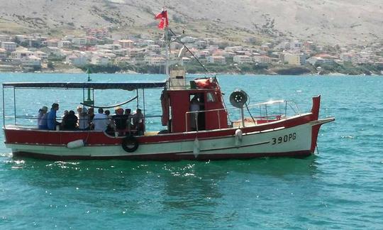 Excursions touristiques fascinantes en bateau à Pag, en Croatie