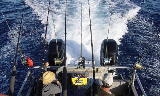 Profitez de la pêche à Ahipara, dans le Northland, dans une cabine Cuddy de 30 pieds