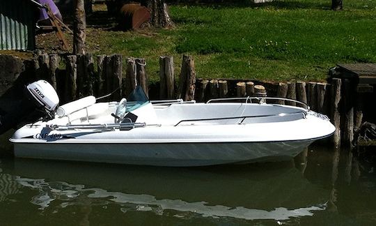 Rent Cap 400 Deck Boat in Maillé, France