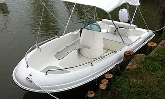 Rent Cap 400 Deck Boat in Maillé, France