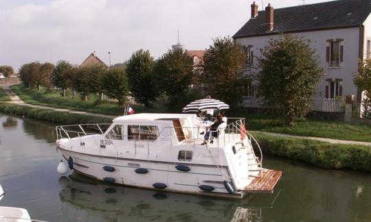 Location d'une péniche Aurore 33 à Briare, France