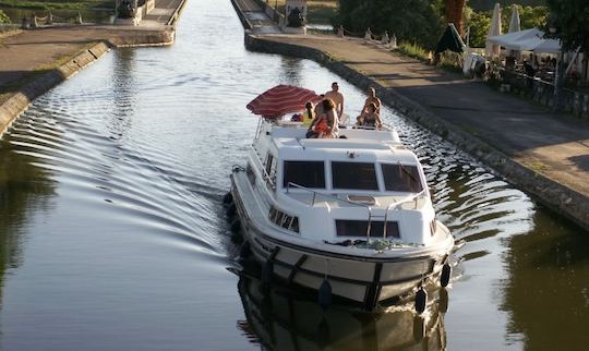 Charter an Orion Houseboat in Briare, France