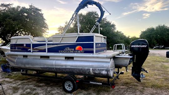 Suntracker 20DLX Pontoon - Crie memórias incríveis conosco!