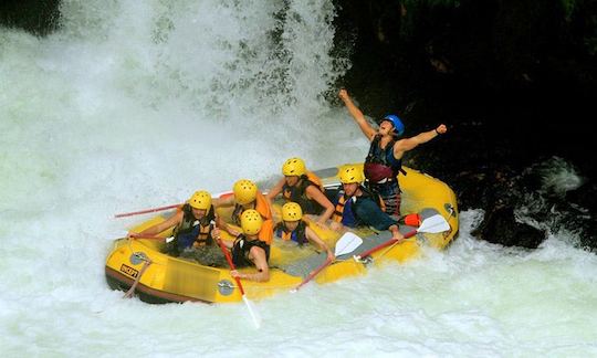 Rafting em águas brancas em Okere Falls