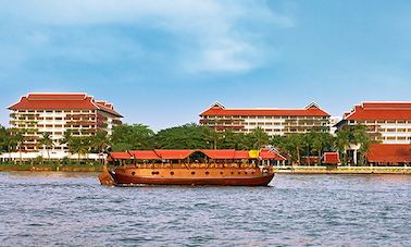 Chao Phraya River Cruises Aboard a Thailander Boat for 30 People!