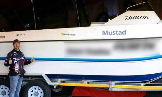 Disfrute de la pesca en Mtunzini, Sudáfrica, en el catamarán Tomcat Power