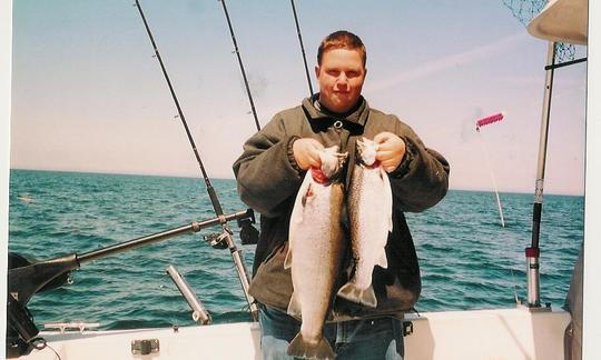 Rien ne vaut une belle journée de pêche à Sodus Point, dans l'État de New York, à bord d'un Baha Cruiser de 31 pieds !