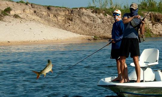 Disfruta de la pesca en Livingstone, Zambia, en Jon Boat