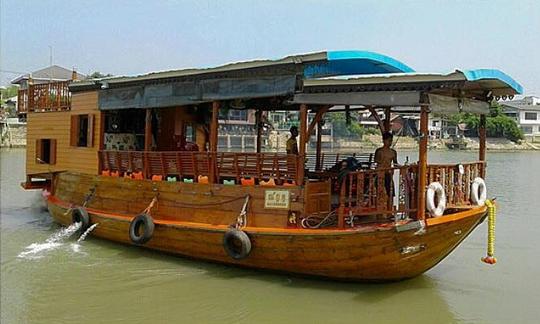 Vea los templos en nuestro crucero por el río en Ayutthaya, Tailandia