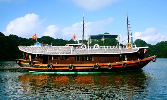 Disfruta de un crucero en Hai Phong, Vietnam, en una goleta de 69 pies