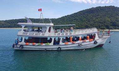 Profitez de sorties de pêche au calamar à Thanh Pho Phu Quoc, au Vietnam, sur un bateau à passagers