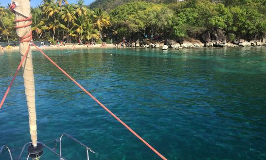 Passeio de barco até Les Saintes com o professor Skipper Sailing