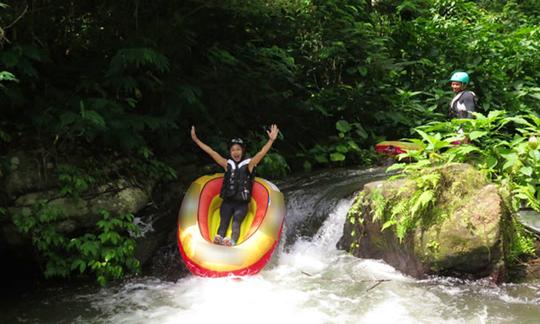 Disfruta de las aventuras de Canyon Tubing en Payangan Ubud, Bali