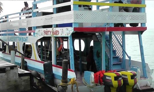 Passeio de barco e churrasco com fundo de vidro no oeste de Tobago