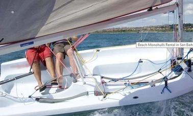 Descubra la alegría de navegar en Liguria, Italia, en un monocasco de playa