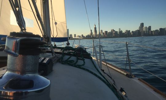 Charter a 31' Pearson Cruising Sloop, Chicago