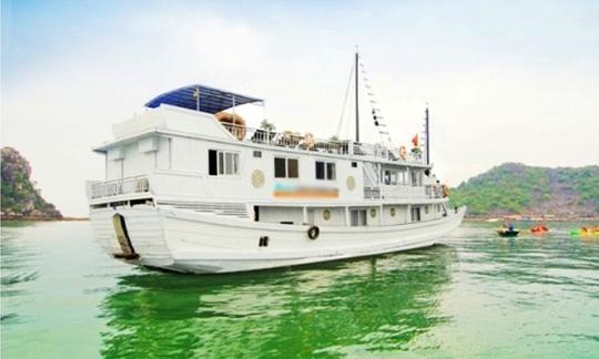 EXCURSIÓN DE 2 DÍAS Y 1 NOCHE A LA BAHÍA DE HALONG DESDE HANOI CON ACOGEDORES CRUCEROS POR LA BAHÍA