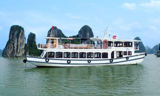 EXCURSION EN GROUPE D'UNE JOURNÉE DANS LA BAIE D'HALONG AU DÉPART DE HANOÏ AVEC ALOVA CRUISES