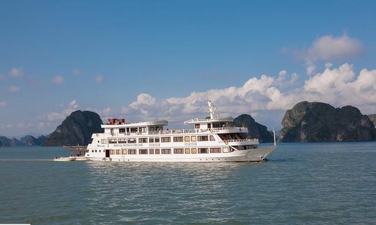 Alquile un barco de pasajeros Royal Wings Cruise de 177 pies en la ciudad de Ha Long, Vietnam