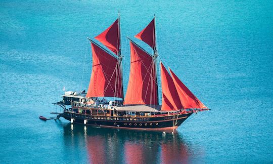 Goleta de madera Calico Jack de alquiler en Raja Ampat, Indonesia