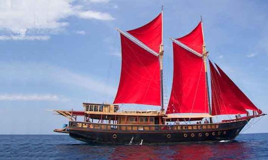 Goleta de madera Calico Jack de alquiler en Raja Ampat, Indonesia