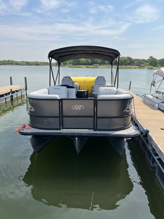 Coops. Cruisers Serving Lake Lewisville | Bentley 220 Elite Admiral Pontoon