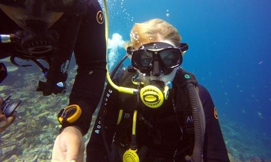 Disfrute de viajes y cursos de buceo en Tambon Ban Tai, Tailandia