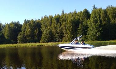 Alugue Mariah Bowrider em Ikškile, Letônia