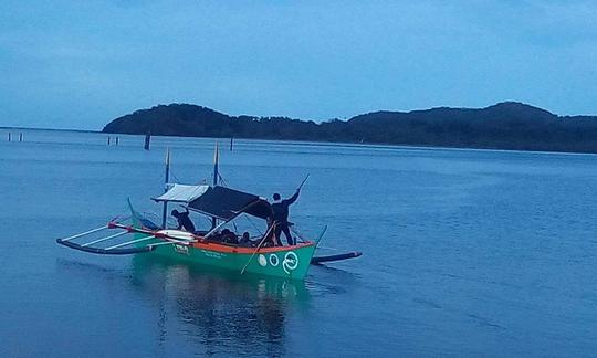 Alugue um barco flutuante tradicional em Santa Ana, Filipinas