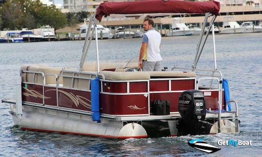 Bateau ponton spacieux de 25 pieds pour des aventures pittoresques à Aventura