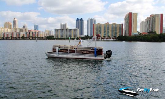 Bateau ponton spacieux de 25 pieds pour des aventures pittoresques à Aventura