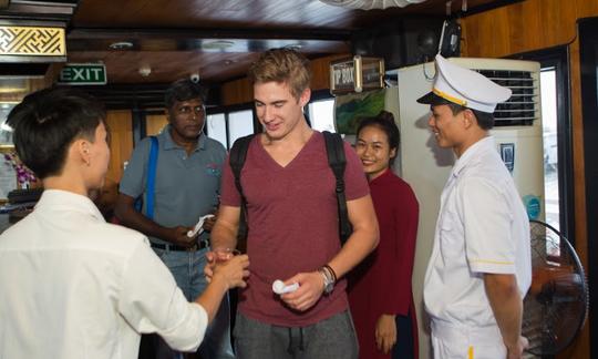 Desfrute de um cruzeiro em Hà Nội, Vietnã, em barco de passageiros