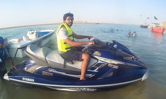 Reserva esta increíble moto de agua en Karachi, Pakistán