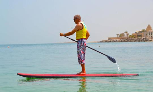 Alquiler de tablas de surf de remo en Ras Al-Khaimah, Emiratos Árabes Unidos