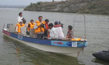 Alugue um barco de convés para 8 pessoas em Punjab, Paquistão