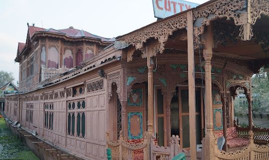 Reserva esta casa flotante en Himachal Pradesh, India