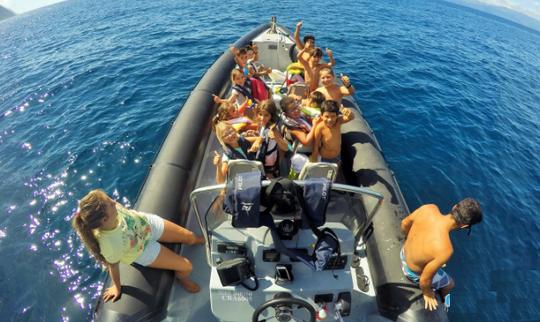 Louez un bateau gonflable rigide à Calheta, au Portugal