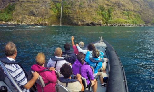 Louez un bateau gonflable rigide à Calheta, au Portugal