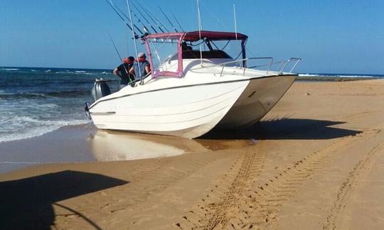 Disfrute de la pesca en Esiphahleni, Sudáfrica, en una cabina King Cat Cuddy de 22 pies