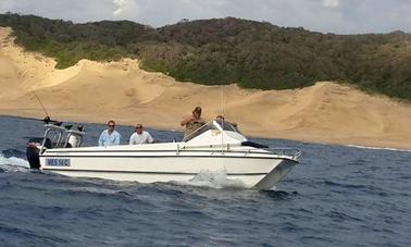 Disfrute de la pesca en Richards Bay, Sudáfrica, en un catamarán a motor