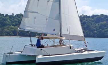 Alquiler de trimaranes en Herradura