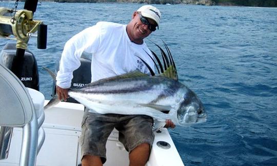 Viajes de pesca con consola central en Puerto Jiménez, Costa Rica con el Capitán Cory