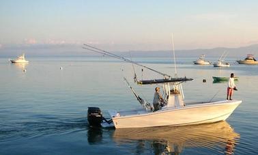 Viagens de pesca no console central em Puerto Jimenez, Costa Rica com o Capitão Cory