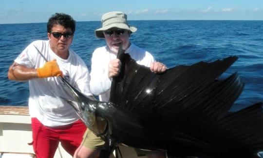 Charter de pêche sportive de 38 minutes à Herradura, Costa Rica