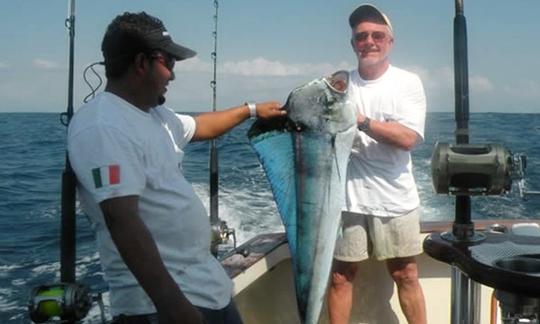 Charter de pêche sportive de 38 minutes à Herradura, Costa Rica